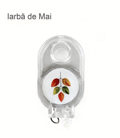 Cheie retractabilă multifuncțională pentru exterior, cu revenire controlată și fixare rapidă, previne pierderea și se atașează instant la rucsac sau încheietură.