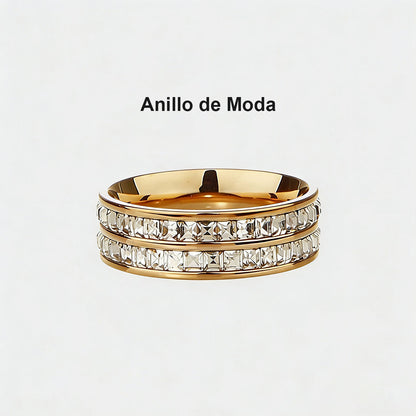 Anillo moderno de acero de titanio con circonitas — diseño cuadrado con incrustaciones, efecto “cielo estrellado”, color oro rosa, accesorio de moda.