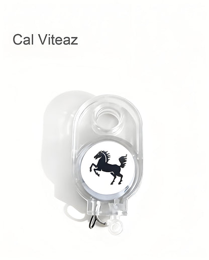 Cheie retractabilă multifuncțională pentru exterior, cu revenire controlată și fixare rapidă, previne pierderea și se atașează instant la rucsac sau încheietură.