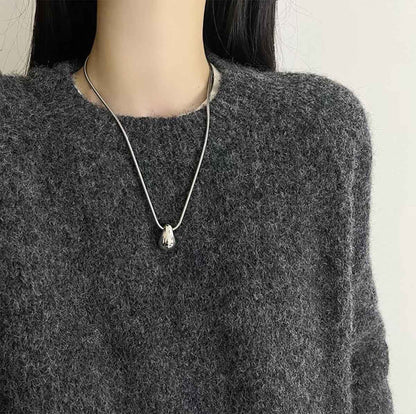 Collar de colgante en forma de gota de agua de estilo minimalista para mujer, largo para otoño e invierno, cadena para sudadera y suéter, accesorio casual y versátil de lujo sencillo con un toque elegante.